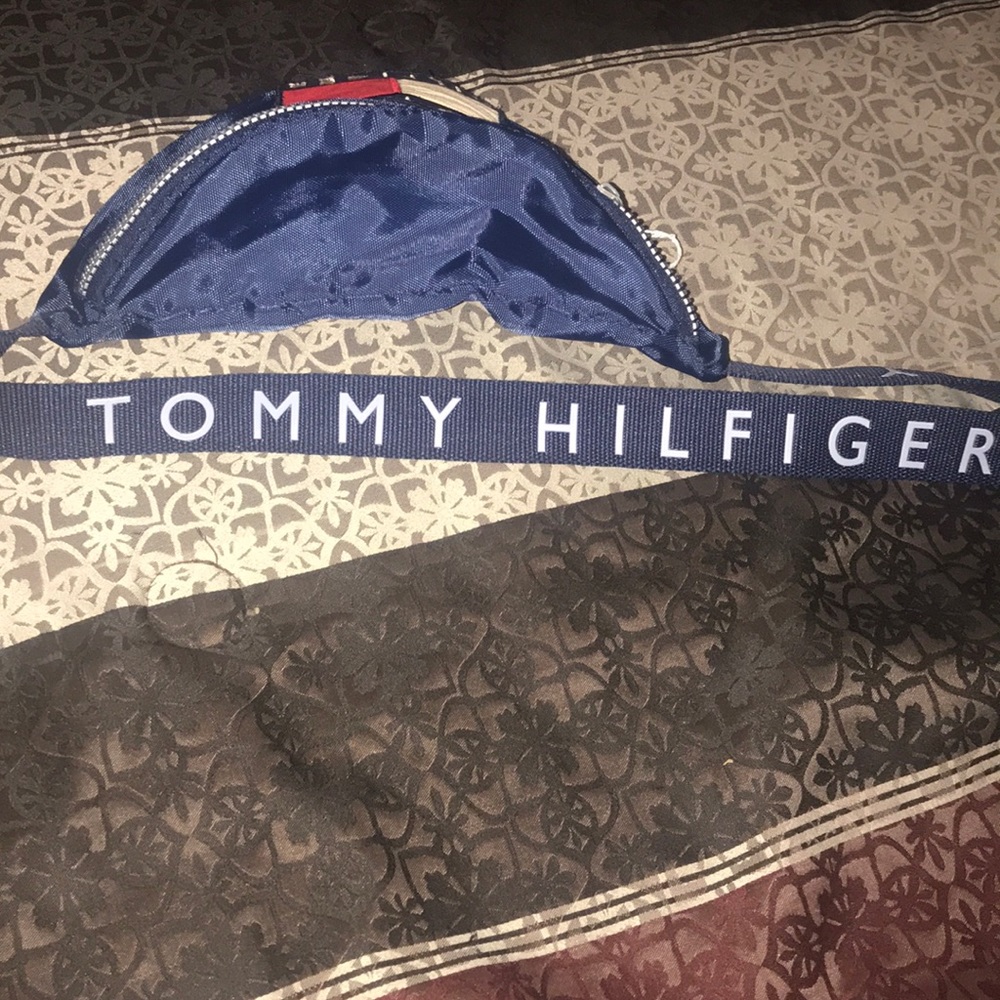 Tommy Hilfiger - Picture 2 of 2
